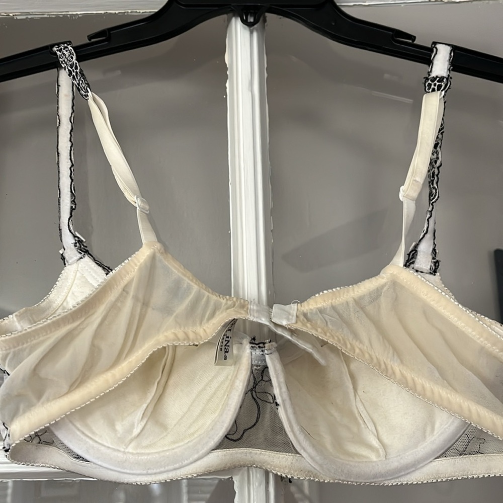Barely worn vintage lacy bra - Picture 2 of 4